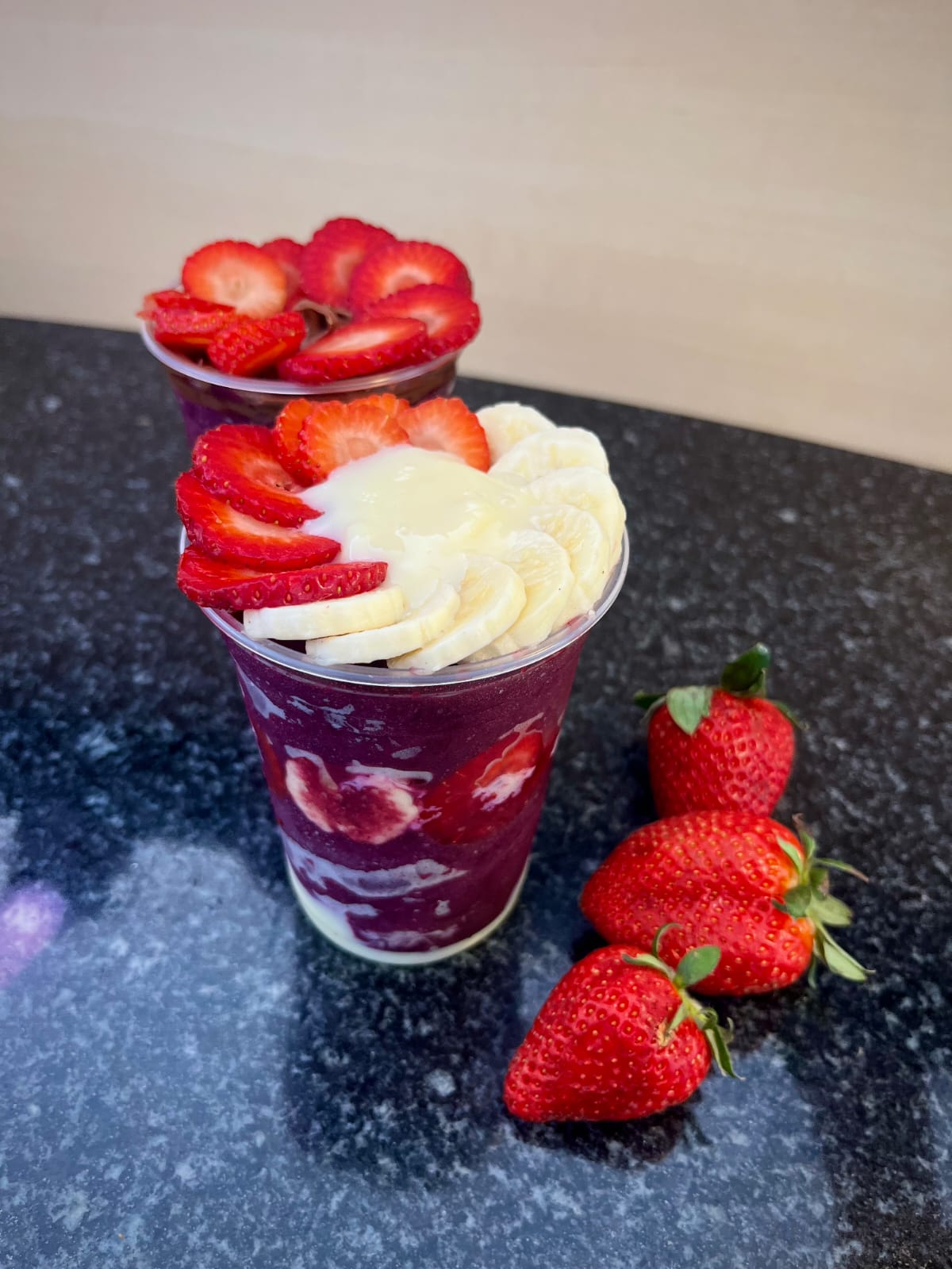Açaí com banana e morango
